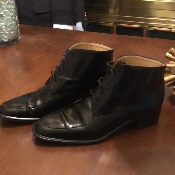 Preloved women Ann Taylor leather lace up black boots size 8m - Picture 2 of 5